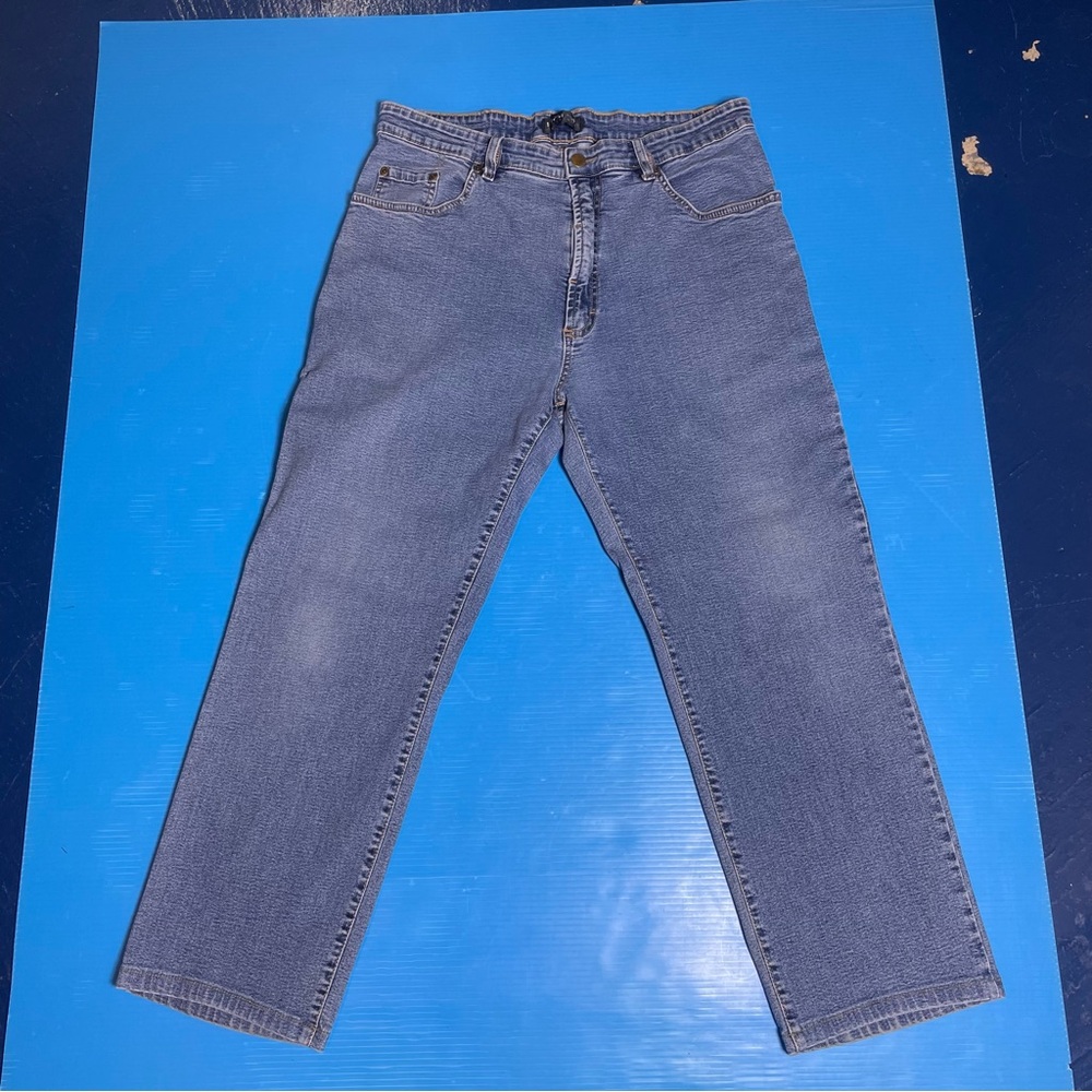Classic Straight-Leg Men's Jeans in Faded Blue